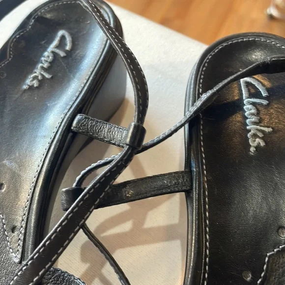 Clarks sandals - Picture 2 of 4
